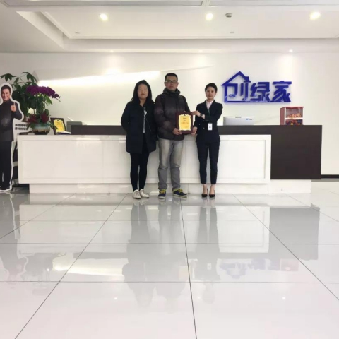 热烈祝贺斯总夫妇签约保氧家上海市区级代理！